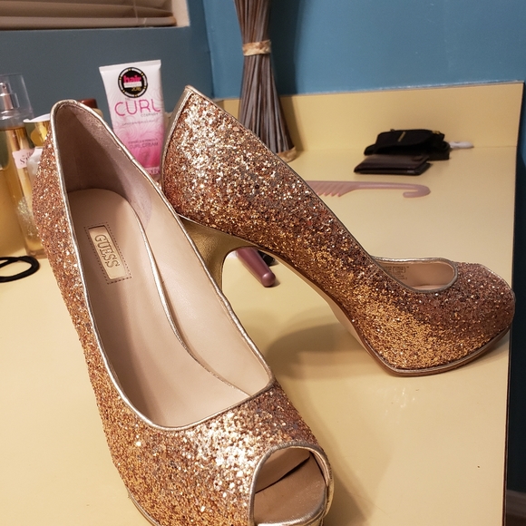 Heels - Picture 2 of 3